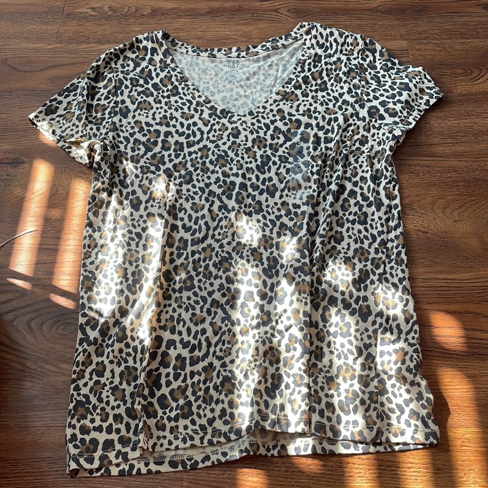 Size medium cheeta print t shirt!
